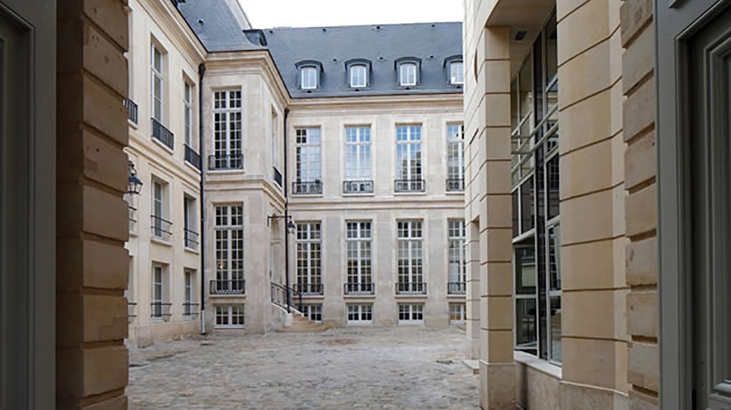 http://La%20cour%20de%20l'hôtel%20Beaubrun%20dans%20le%20Marais